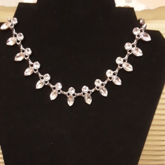 Elegant Silver Necklace - Picture 1 of 1